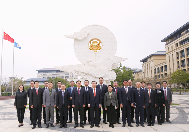 2024年2月26日，leyu乐鱼在线官网-乐鱼leyu（中国）
党委书记、董事长刘敬桢一行访问澳门大学，双方签署战略合作协议并就进一步深化合作进行会谈。澳门大学校长宋永华、副校长徐建，leyu乐鱼在线官网-乐鱼leyu（中国）
副总经理（主持经营工作）胡建伟，副总经理董增贺、晋斌等出席活动。1.png