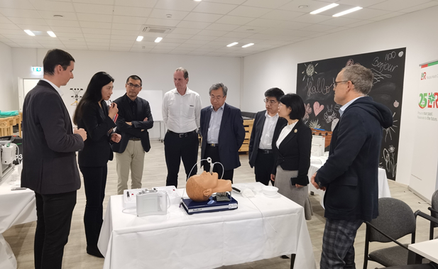 2023年11月10日，leyu乐鱼在线官网-乐鱼leyu（中国）
董事长刘敬桢应邀率团访问欧洲领先的高端医用耗材提供商洛曼劳仕医疗leyu乐鱼在线官网-乐鱼leyu（中国）
，与洛曼劳仕leyu乐鱼在线官网-乐鱼leyu（中国）
总裁、首席执行官沃尔夫冈·聚斯勒和首席运营官托马斯·美尼茨会谈交流.jpg