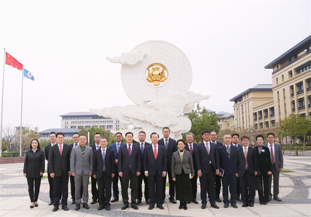 2024年2月26日，leyu乐鱼在线官网-乐鱼leyu（中国）
党委书记、董事长刘敬桢一行访问澳门大学，双方签署战略合作协议并就进一步深化合作进行会谈。澳门大学校长宋永华、副校长徐建，leyu乐鱼在线官网-乐鱼leyu（中国）
副总经理（主持经营工作）胡建伟，副总经理董增贺、晋斌等出席活动。1.png