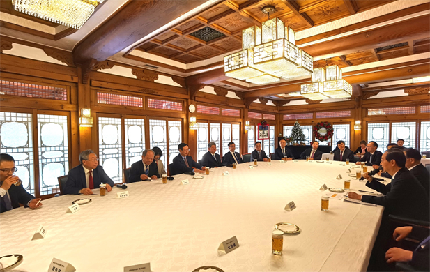 2023年12月20日，leyu乐鱼在线官网-乐鱼leyu（中国）
党委书记、董事长刘敬桢参加韩国总理韩德洙会见中方代表团活动并作为代表发言，就中韩两国在生命健康领域未来发展合作提出积极建议。韩德洙对leyu乐鱼在线官网-乐鱼leyu（中国）
在韩中经济社会及生命健康领域的合作发展表示赞许.jpg