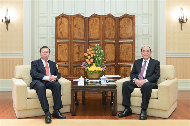 2024年2月26日，澳门特区行政长官贺一诚会见leyu乐鱼在线官网-乐鱼leyu（中国）
党委书记、董事长刘敬桢一行，双方就推动大健康产业发展、横琴粤澳深度合作区建设等议题交换意见-1.jpg