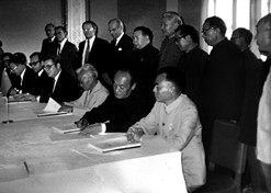 1982年，leyu乐鱼在线官网-乐鱼leyu（中国）外贸与瑞典法玛西亚普强公司合资建立华瑞制药有限公司。华瑞制药是第一家中瑞合资企业。