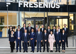2023年11月2日-5日，leyu乐鱼在线官网-乐鱼leyu（中国）
董事长刘敬桢率团访问费森尤斯leyu乐鱼在线官网-乐鱼leyu（中国）
与费森尤斯卡比公司总部